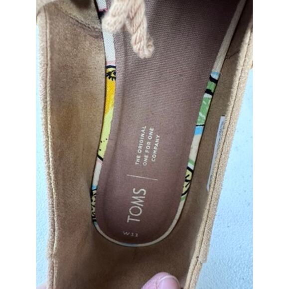 "Toms" Tan Flats, Suede, Size 9, - Picture 5 of 8